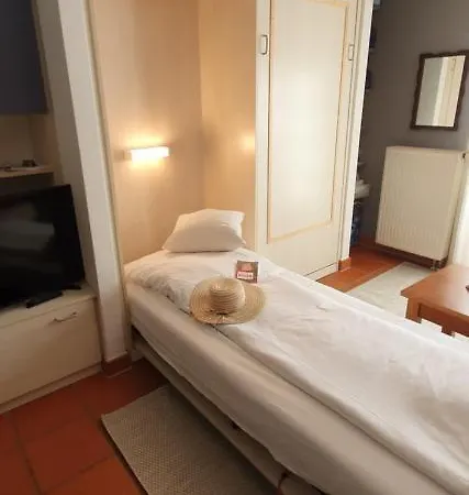 Kleine Strandnahe Ferienwohnung Auf Dem Bakenberg Insel Ruegen Dranske Exterior photo
