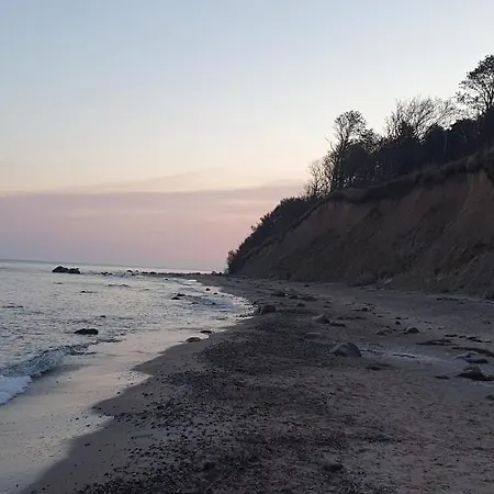 Kleine Strandnahe Ferienwohnung Auf Dem Bakenberg Insel Ruegen Dranske Exterior photo